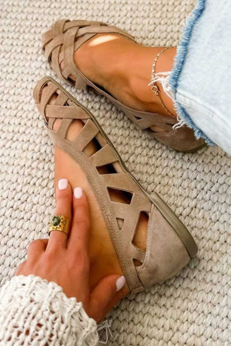 Jenefer | Sandalias planas elegantes de punta abierta con modernas tiras de tela cruzadas