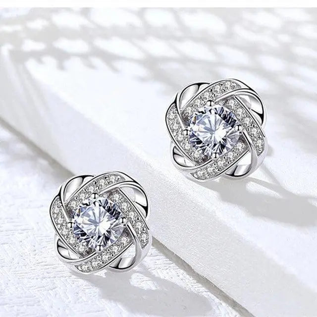Elegantes pendientes dorados florales en espiral