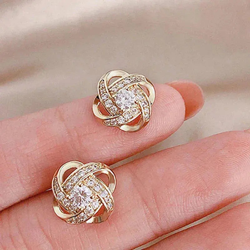 Elegantes pendientes dorados florales en espiral