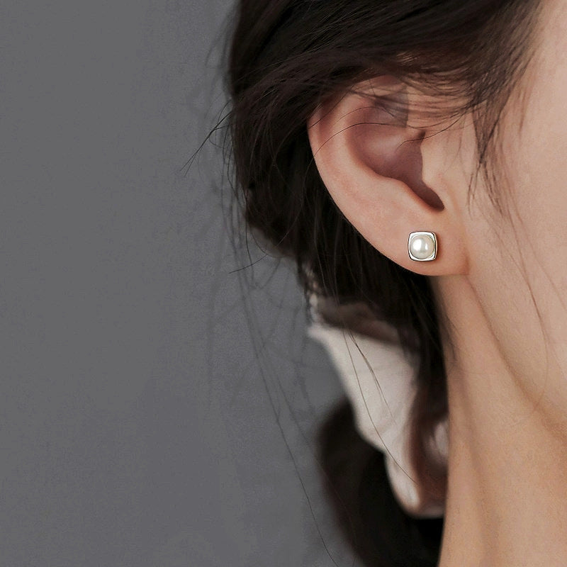 Pendientes colgantes elegantes de perlas de agua dulce