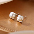 Pendientes colgantes elegantes de perlas de agua dulce