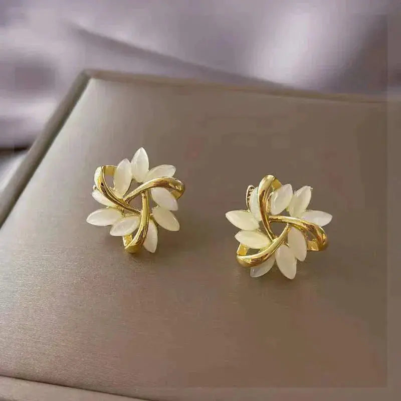 Pendientes elegantes de ópalo dorado